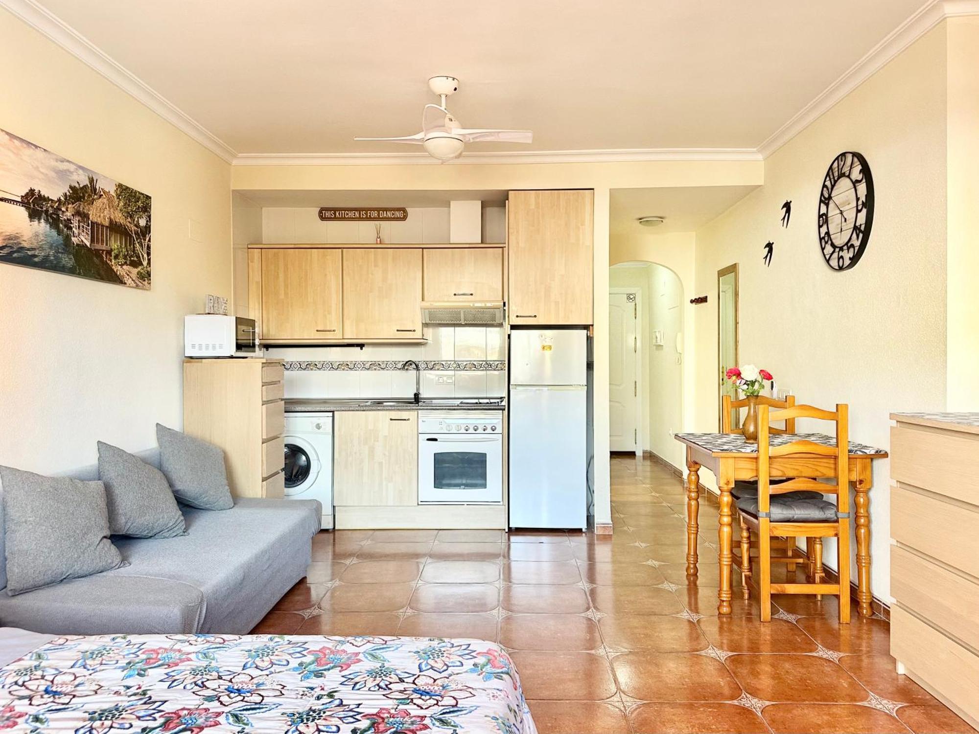 Costa Del Sol Seaside Studio - 5 Mins From Beach Fuengirola Bagian luar foto