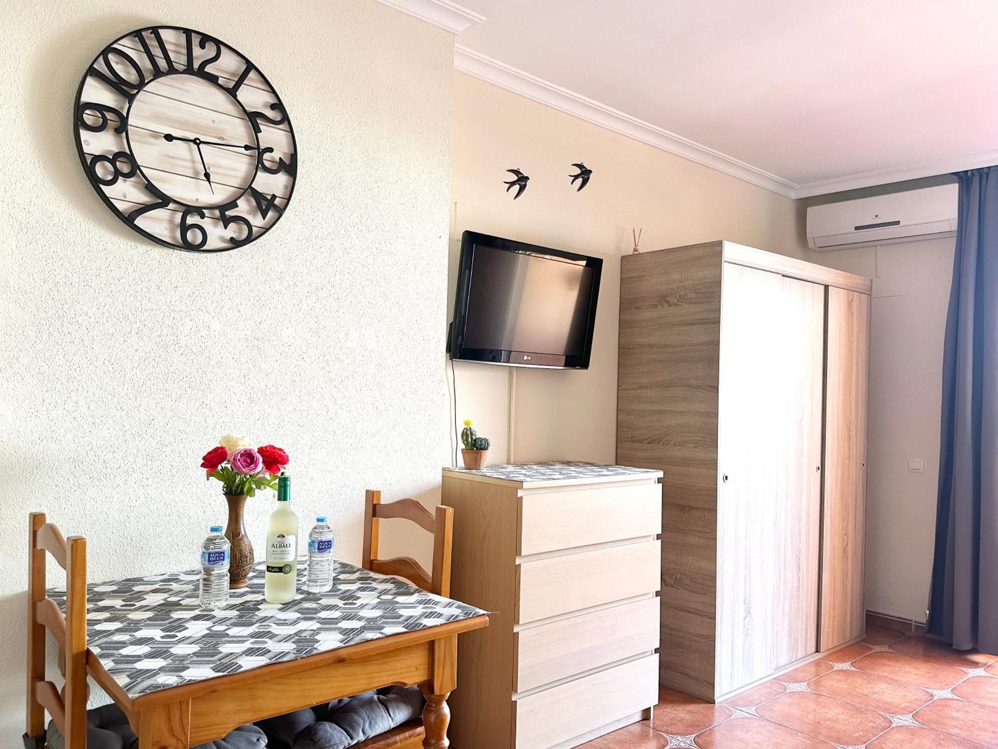 Costa Del Sol Seaside Studio - 5 Mins From Beach Fuengirola Bagian luar foto