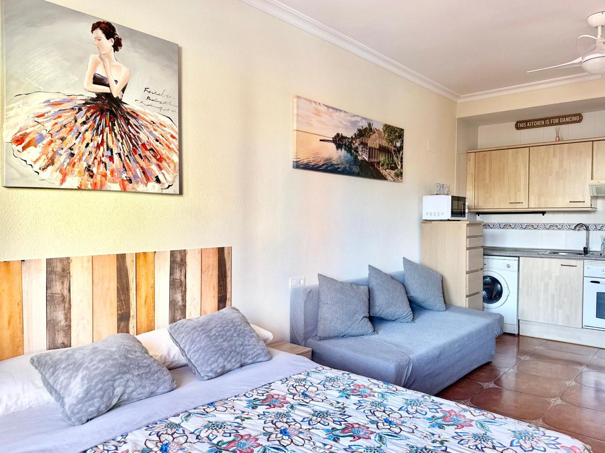 Costa Del Sol Seaside Studio - 5 Mins From Beach Fuengirola Bagian luar foto